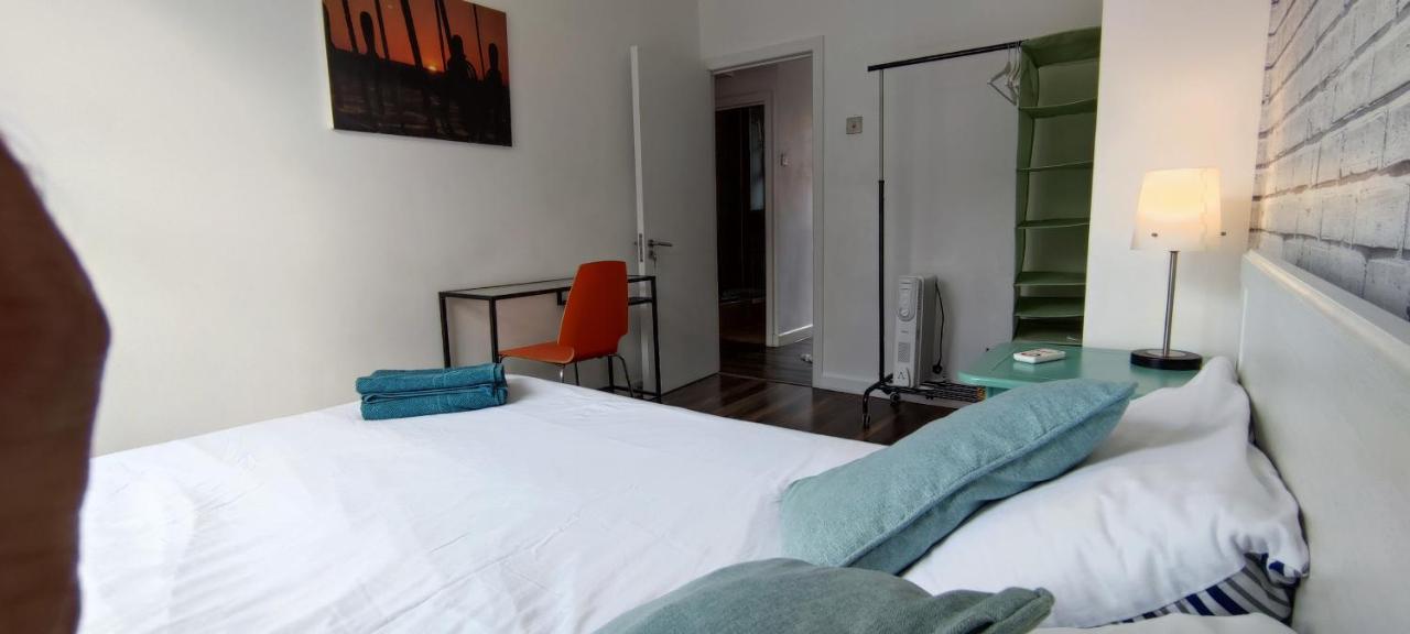 Location Location Location, Whole Apartment For You! London Exterior photo