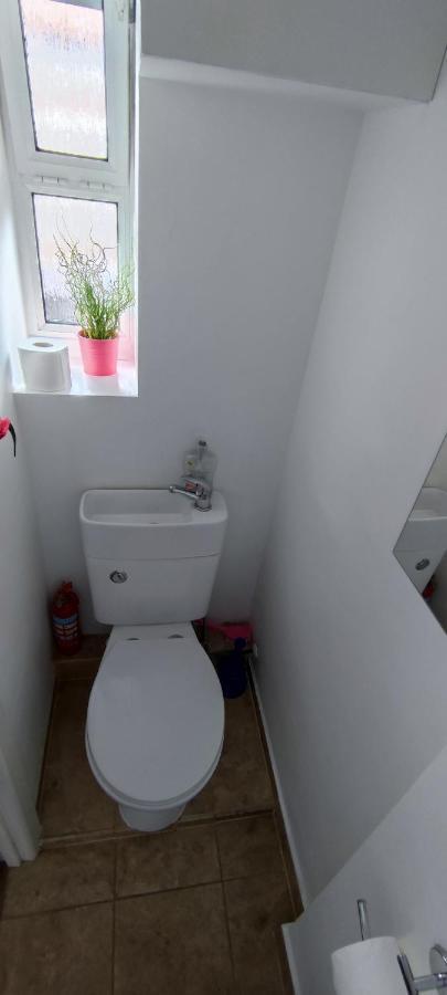 Location Location Location, Whole Apartment For You! London Exterior photo