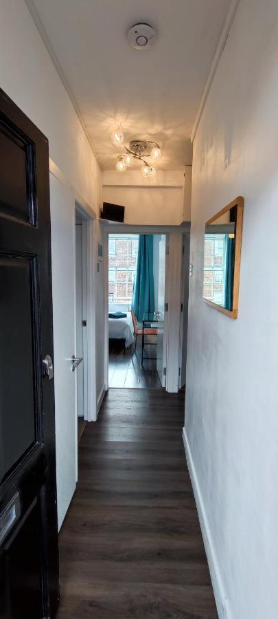 Location Location Location, Whole Apartment For You! London Exterior photo
